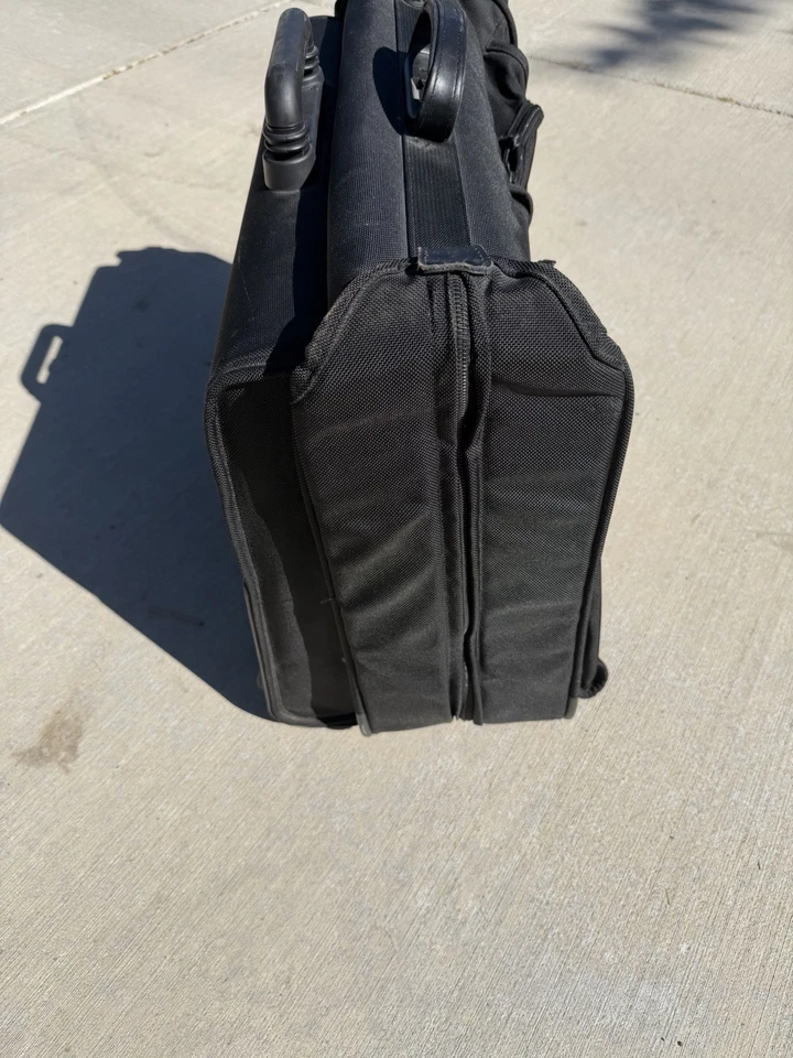 Bolsa de ropa con ruedas Tumi de nailon 24x14x20 negra 2231D3 Foto 3 de 4