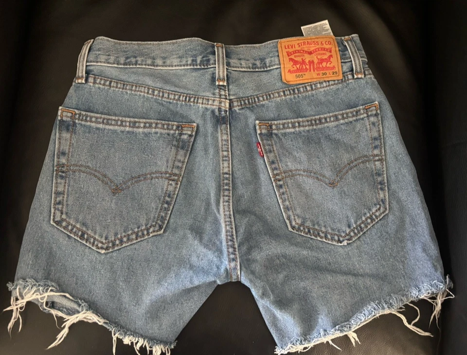 Pantalones Cortos Levis 505 Corte Mujer Rojo Pestaña REAL 31X5 Azul Denim SUPER LINDOS Foto 2 de 4