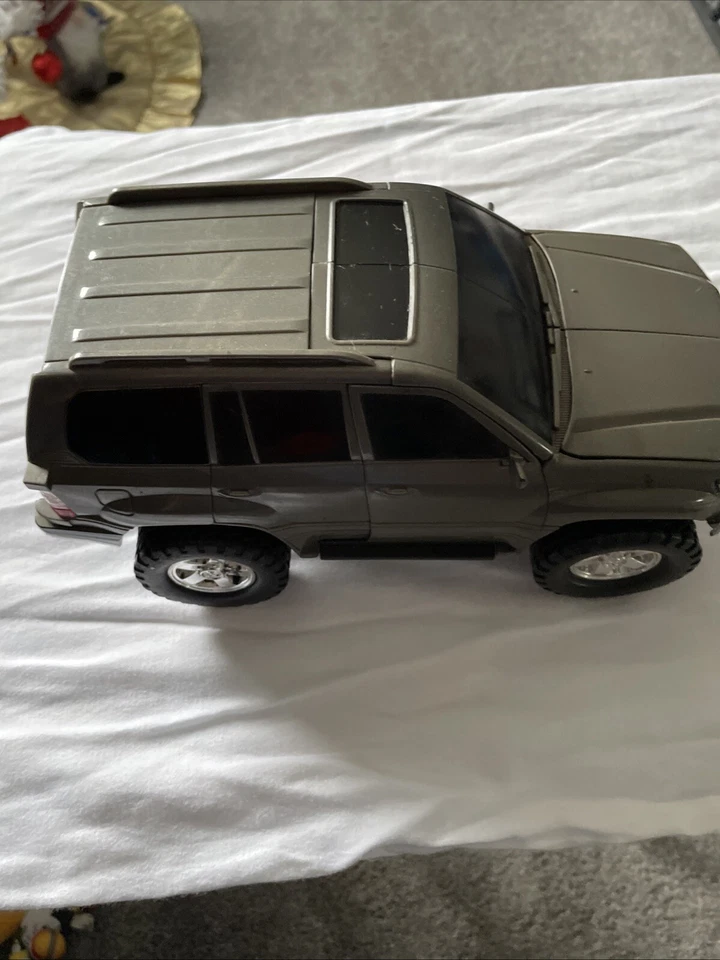 Road Bots Toyota Transforming Land Cruiser 1:18 Scale Grey Missing Trunk  - Image 3 of 4