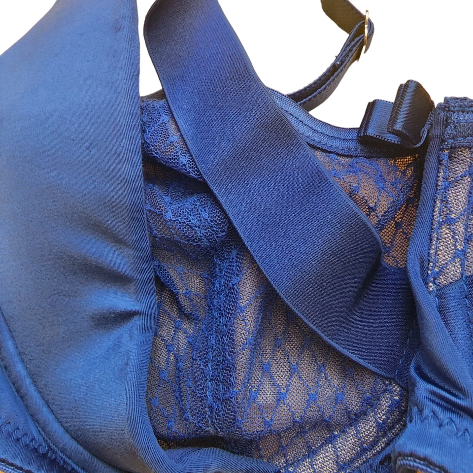 Sujetador con aros Frederick's of Hollywood, único de doble bolsillo, talla 32DD Foto 3 de 4