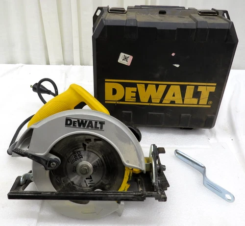 DeWalt DW369 15 Amp 120V Corded Electric 7-1/4" Circular Saw W/Case & Wrench