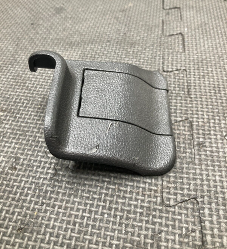 10-17 Chevy Equinox Driver Left Center Console Lower Bolt Cover Cap OEM 84122054 - Picture 5 of 9