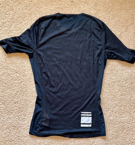 Rapha Men's Pro Team Short Sleeve Base Layer "L'Homme Au Marteau" Medium - NEW - Picture 4 of 5
