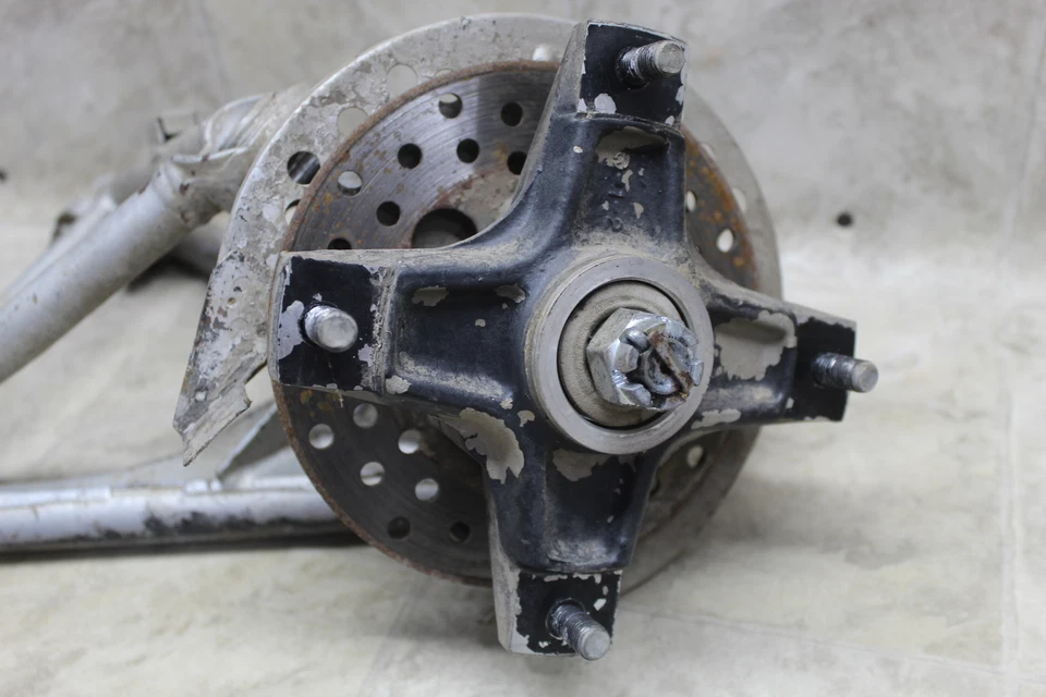 89-92 Kawasaki Mojave 250 OEM delantero inferior superior izquierdo control brazos A buje de husillo Foto 3 de 4