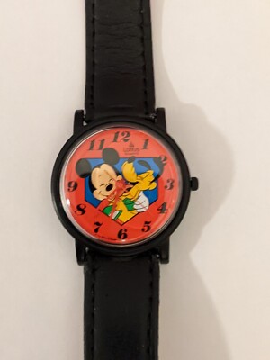 The　ウォルト・ディズニーCompany　プルート　Watch Disney Store Limited Pluto 70 Years a Loyal Frend Figure