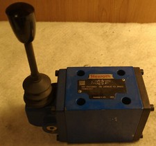 Bosch Rexroth R900589954 4WMM10J31/F Hydraulic Directional Control Valve w/Lever