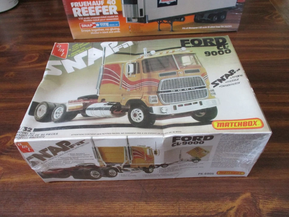 Vintage AMT/Matchbox Snap Tite Ford CL 9000 COE / Reefer Trailer Model kit - Image 2 of 4