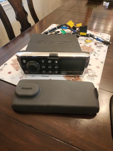 Fusion MSIP700 True Marine Entertaiment System for iPod G2U