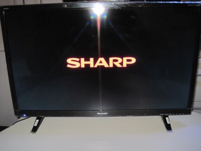 *NEUWERTIG* Sharp AQUOS 32 Zoll LCD Fernseher LC-32CHE4042E