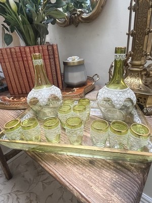 Grün Gold Glas Emaille Spitze Schnaps Karaffe Set. Murano im viktorianischen Stil. Moser 