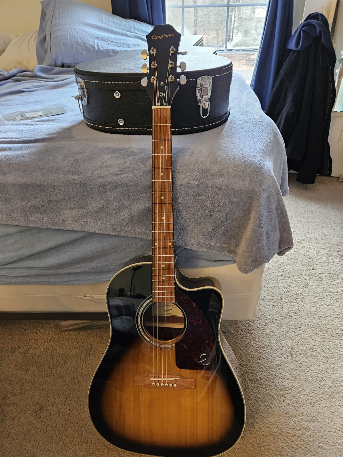 Epiphone J15 Deluxe Cutaway Electric Acoustic Guitar Pack w/ Road Case