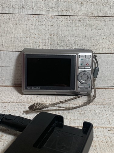 Casio EXILIM EX-Z75 7.2 MP Digital Camera ONLY Silver NICE (NO BATTERY) WORKING - Picture 3 of 5