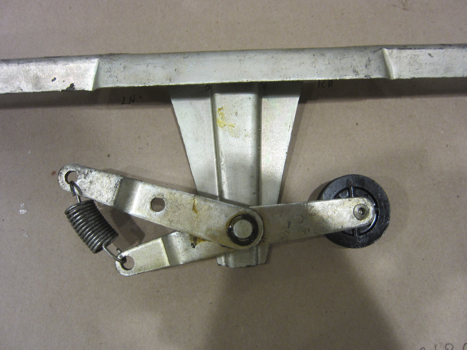 Ferrari Testarossa - RH Lower Door Window / Glass Lift Bracket # 61510200