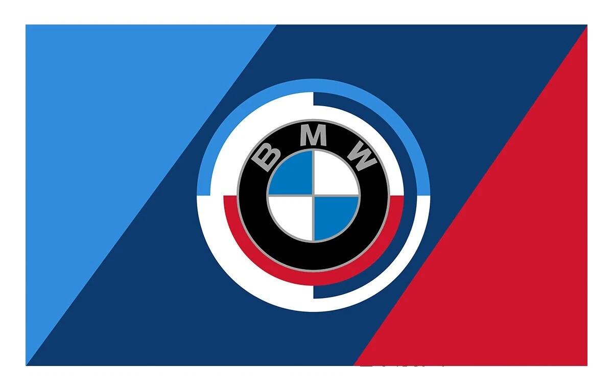 Patio de BMW y Banderas para el Jardín