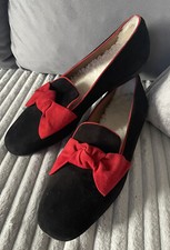 UGG ITALIAN COLLECTION LUNETTA BLACK WITH RED BOW SHOE US 9 , UK6 ( fits UK5.5)
