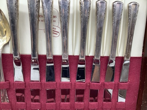 IS Holmes & Edwards Silverplate May Queen Lot Of 52 With Serving Pieces & Case - Picture 4 of 20