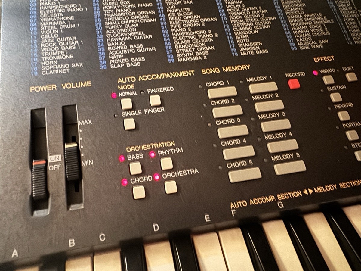 Yamaha PortaSound PSS-680 Stereo PCM Rhythm MIDI FM Bank