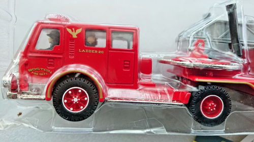 Corgi 51901 American La France Aerial Ladder Truck + Closed Tiller Ltd Edition - Picture 7 of 9