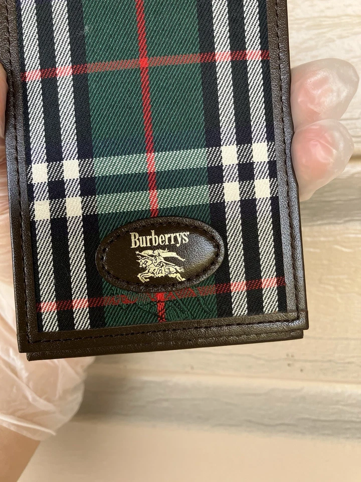 NUEVO/SIN USAR Burberry Burberrys Nova Check Billetera Plegable Estuche de Identificación Portatarjetas 4”*3” Foto 2 de 4