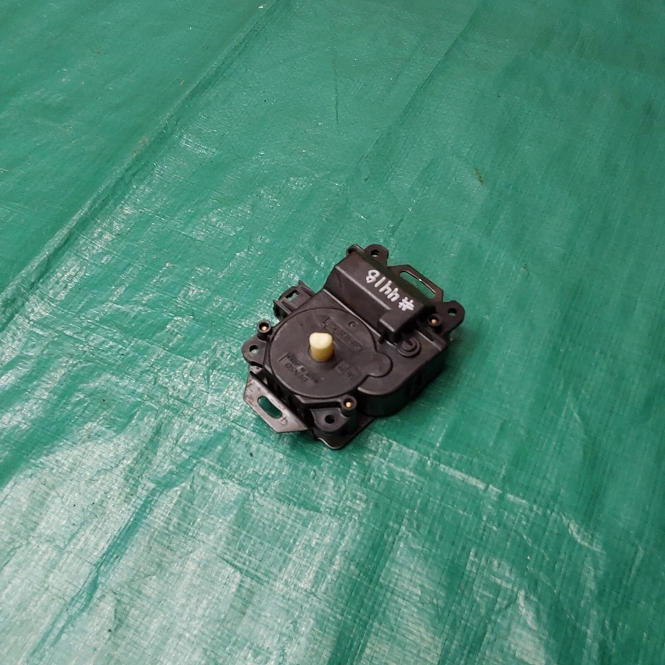 Actuador de control de puerta de ventilación de calefacción Toyota Sienna 2004-2006 OEM 063800-0140 Foto 2 de 4