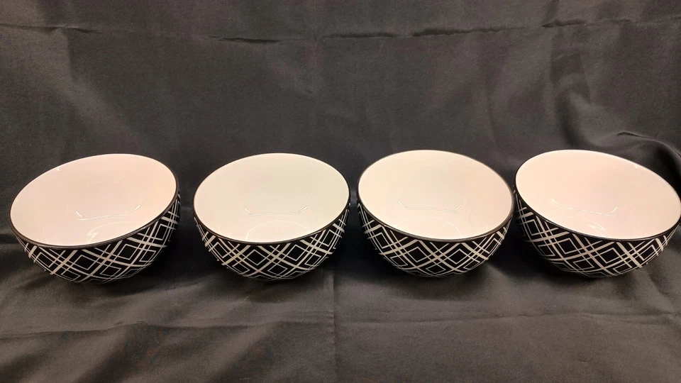 "Juego de 4 cuencos de cerámica geométrica Dover & York blanco y negro de 5,5"" usados en excelente estado" Foto 2 de 4