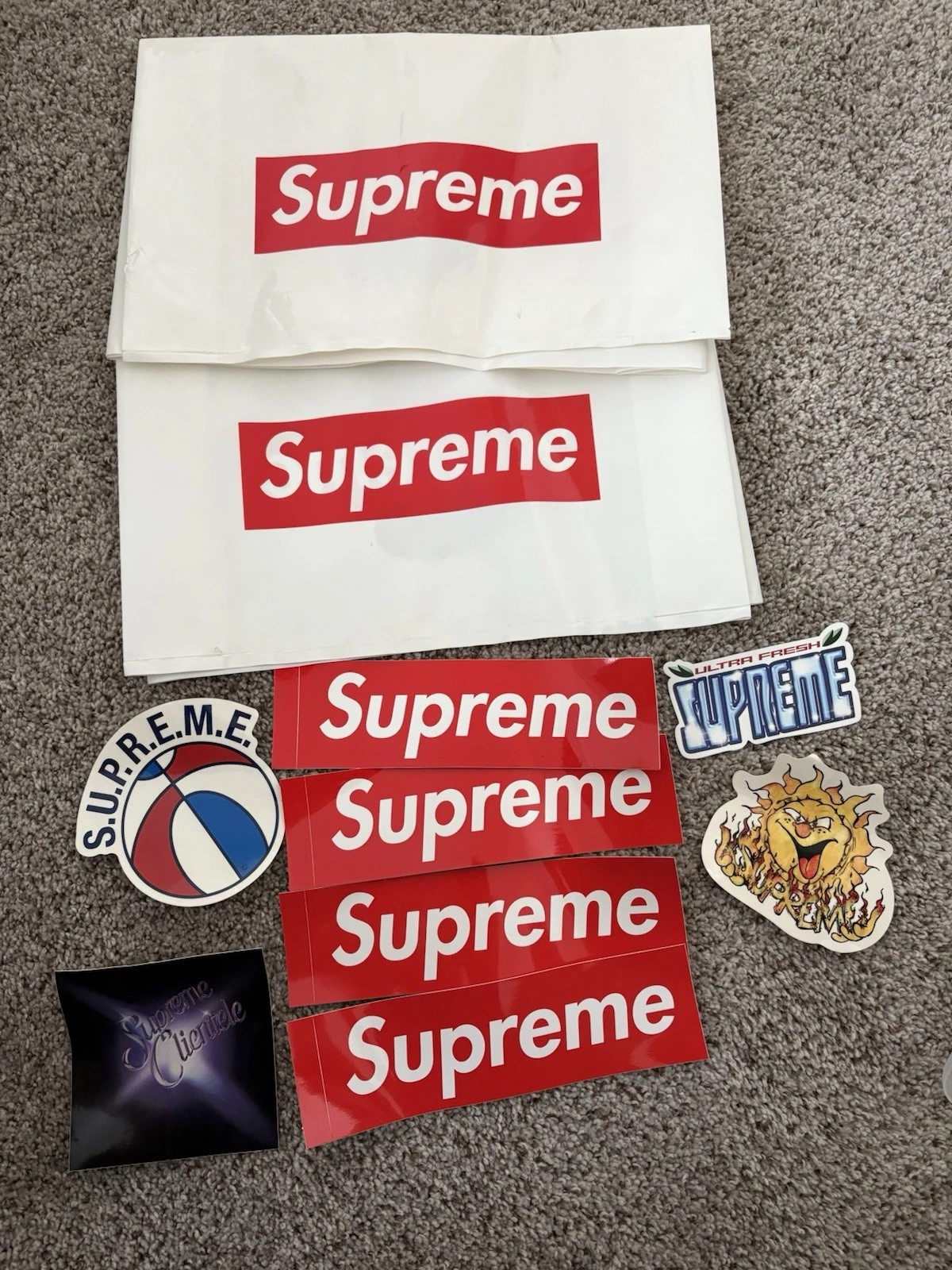 Autocollants Supreme + 2 sacs Supreme 