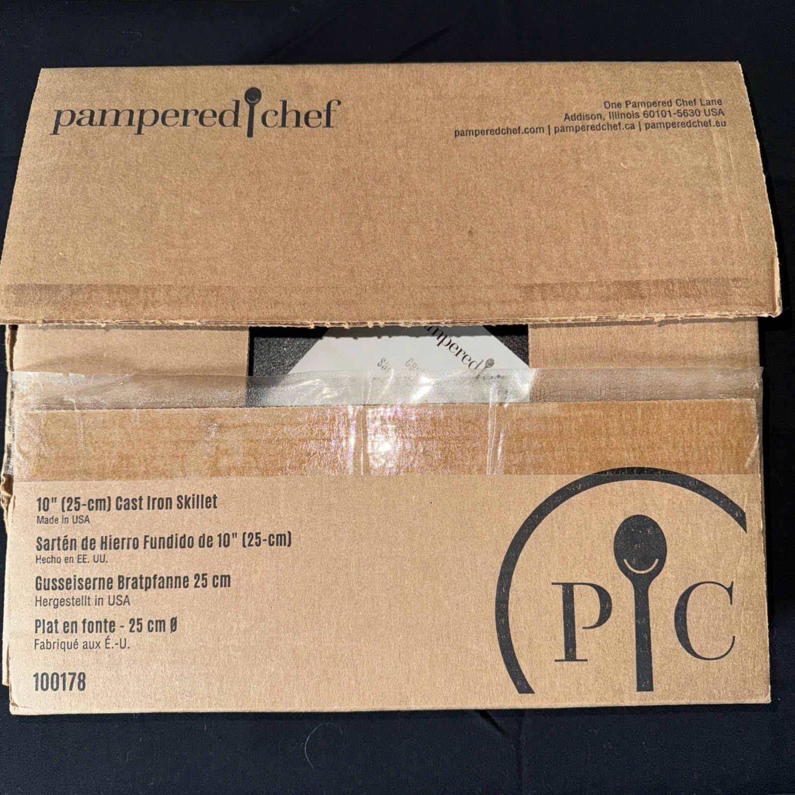 Pampered Chef 10" Cast Iron Skillet #100178 NIB