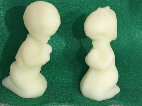 VTG Fenton URANIUM Custard Satin Glass PRAYING BOY & GIRL Children Child FIGURES