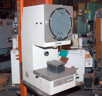 Mitutoyo 12 in. Profile Projector Comparator Type PJ300 (Inv.11206) 