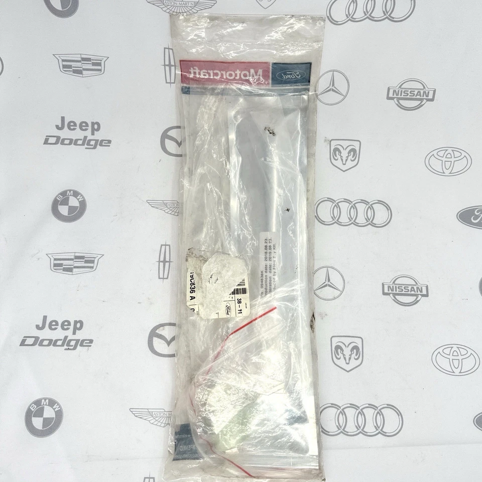 Nuevo acumulador de aire acondicionado Ford Transit Connect Motorcraft 2014-2018 OEM YF-37361 Foto 3 de 4