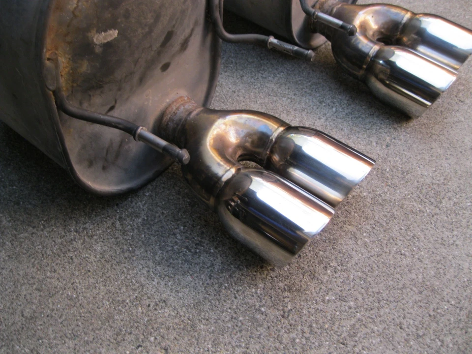 05-08 Chevrolet Corvette C6 OEM Left & Right Exhaust Muffler Set 397347 & 397348 - Image 2 of 4