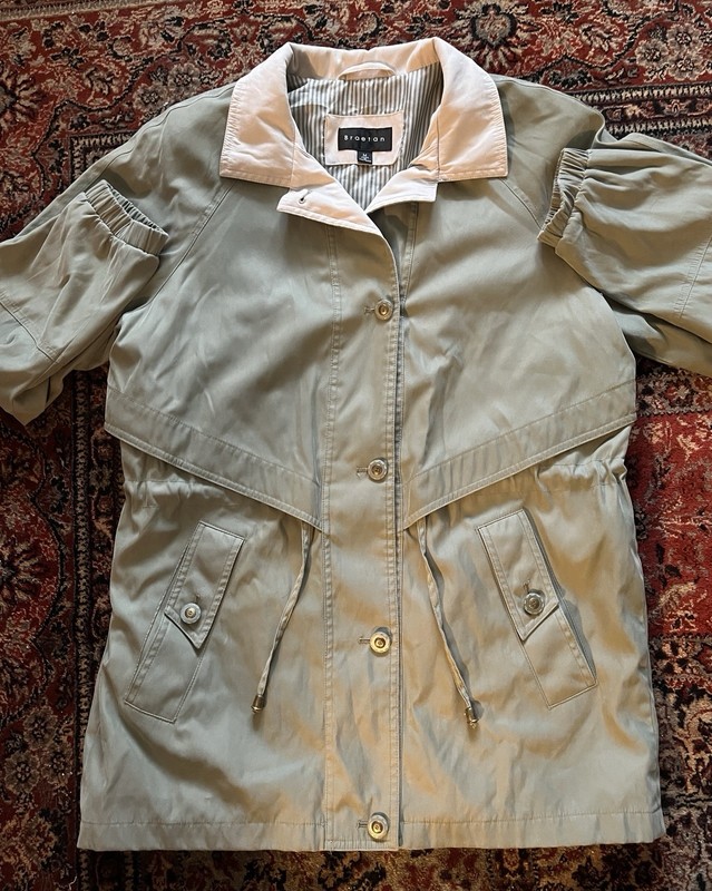 Womans Jacket Windbreaker Raincoat Braetan Medium