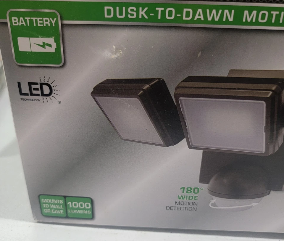 Defiant, 180 Degree, LED Motion Sensing Outdoor Security Light - Image 2 of 4