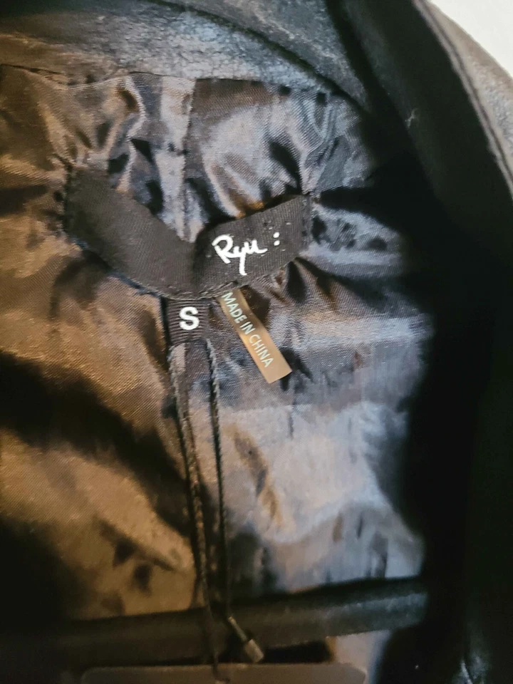 Chaqueta/abrigo de cuero vegano negro RYU Anthropologie talla pequeña Foto 3 de 4