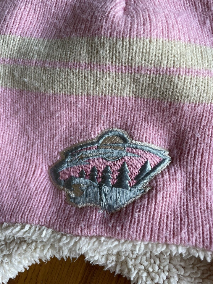 Sombrero de hockey de invierno salvaje MN con borlas rosa, blanco niños talla única. Halloween Foto 2 de 4