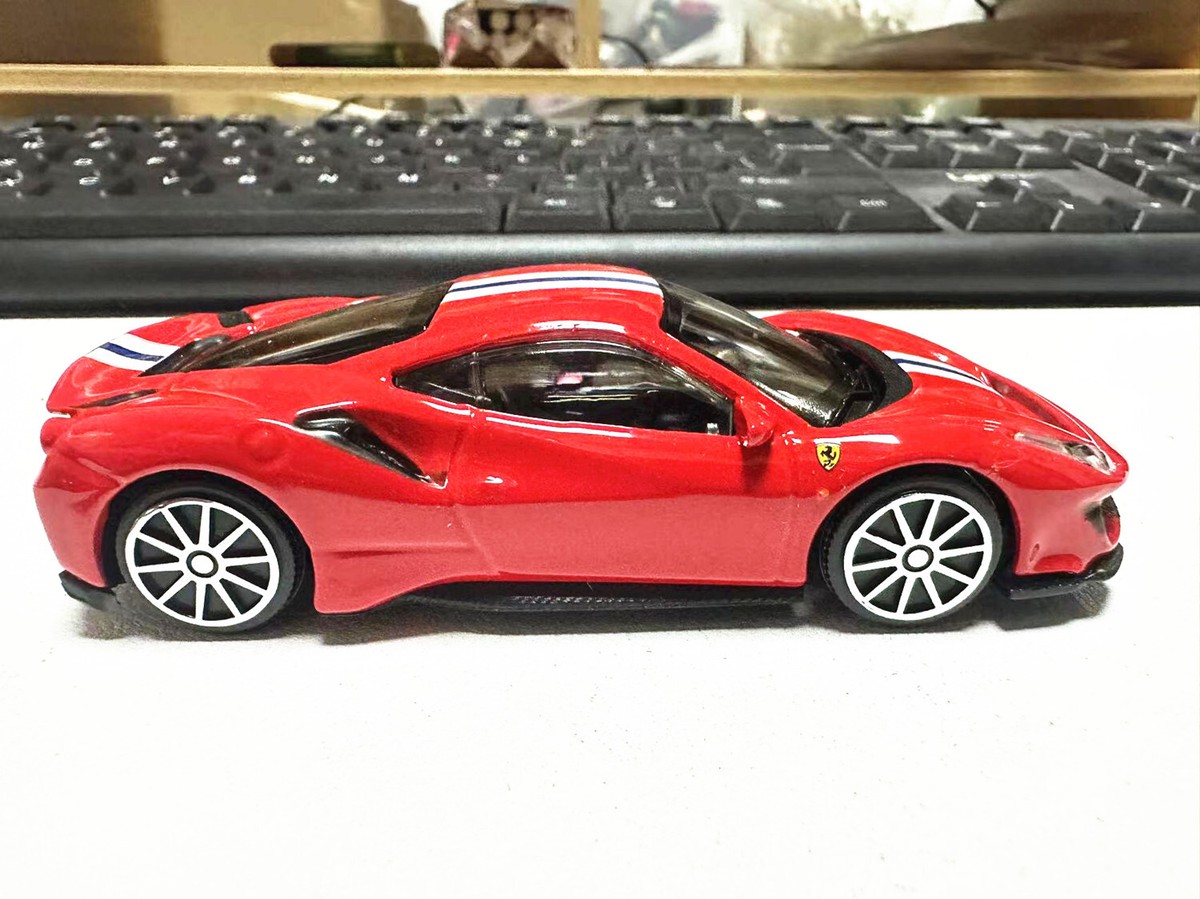 FERRARI 488 PISTA 1:43スケール モデルカー Bburago 1:43 Ferrari 488 Pista Diecast Metal Model Boy Toy