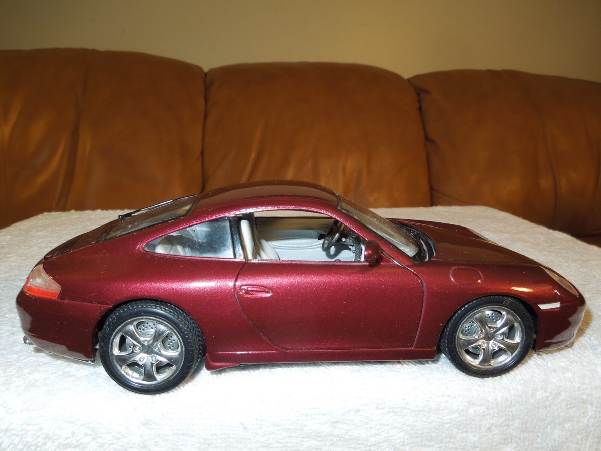 Burago ポルシェ911カレラ1997 Bburago 1/18 Porsche 911 Carrera 1997 Silver