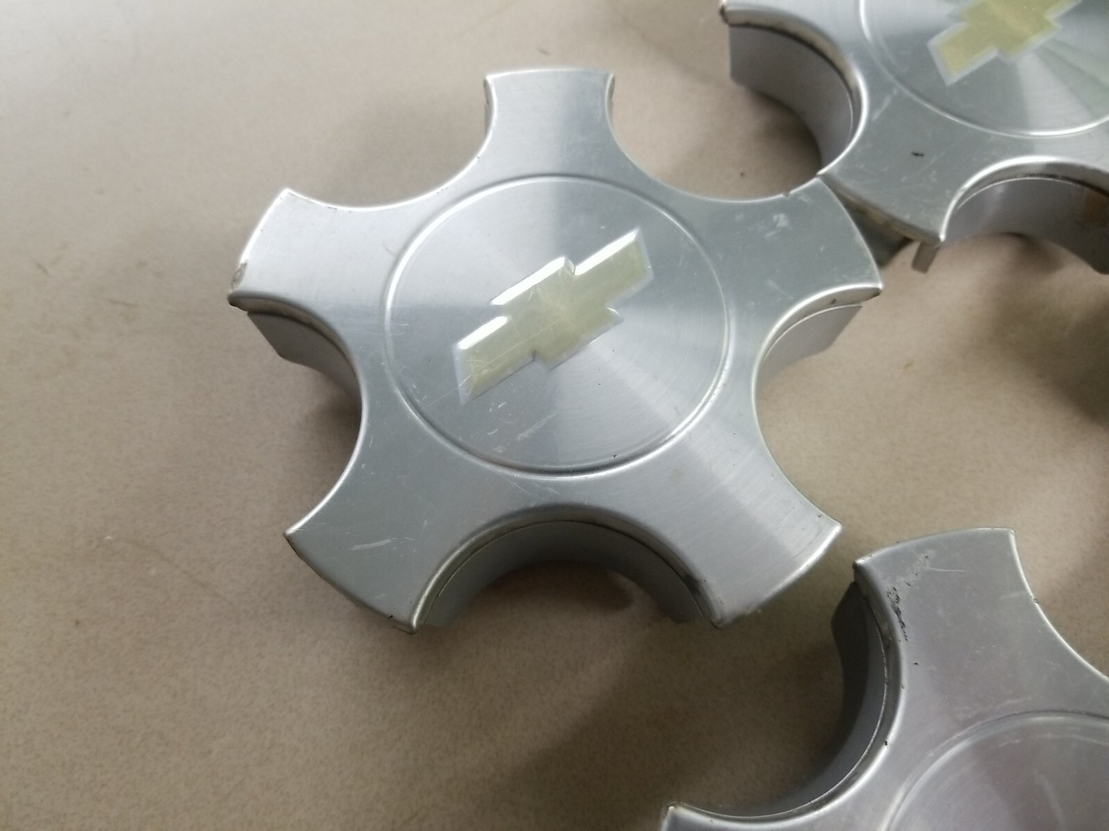 *Set of 4* 20052009 Chevy Equinox Wheel Center Caps USED. 9595564 eBay