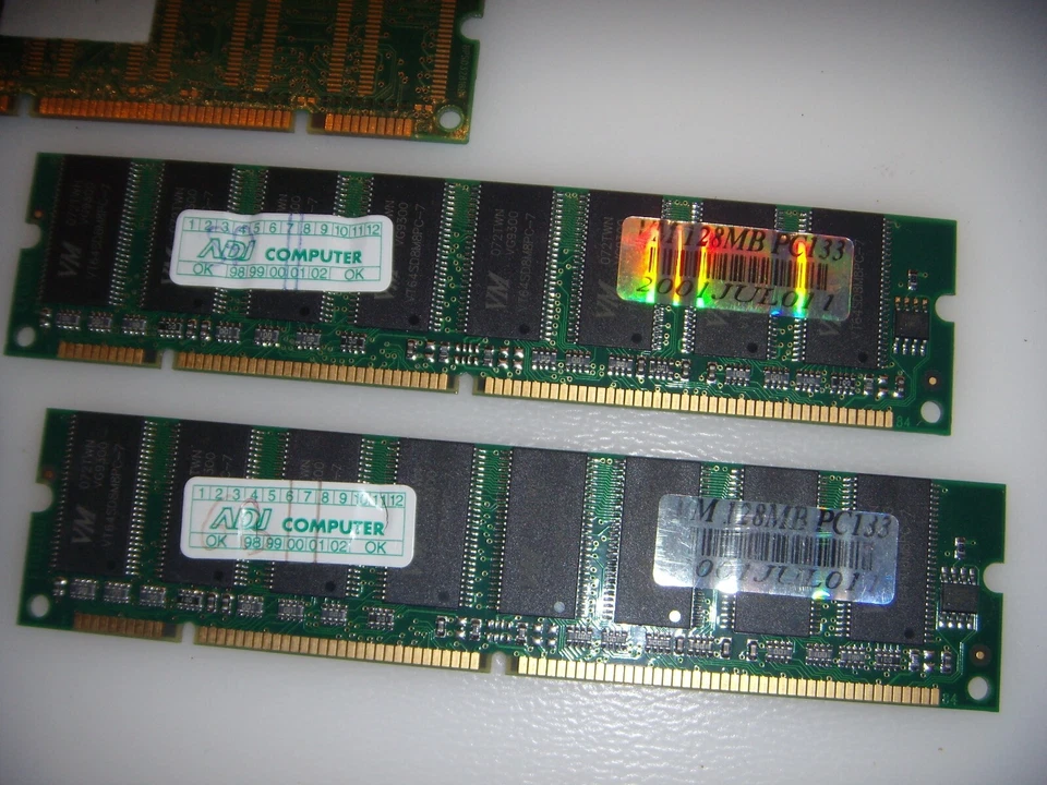 LOTTO 5 RAM 128MB 256MB PC133 168 PIN SDRAM DIMM MEMORIA 4x128MB +1x256MB VM AM1 - Immagine 3 di 4