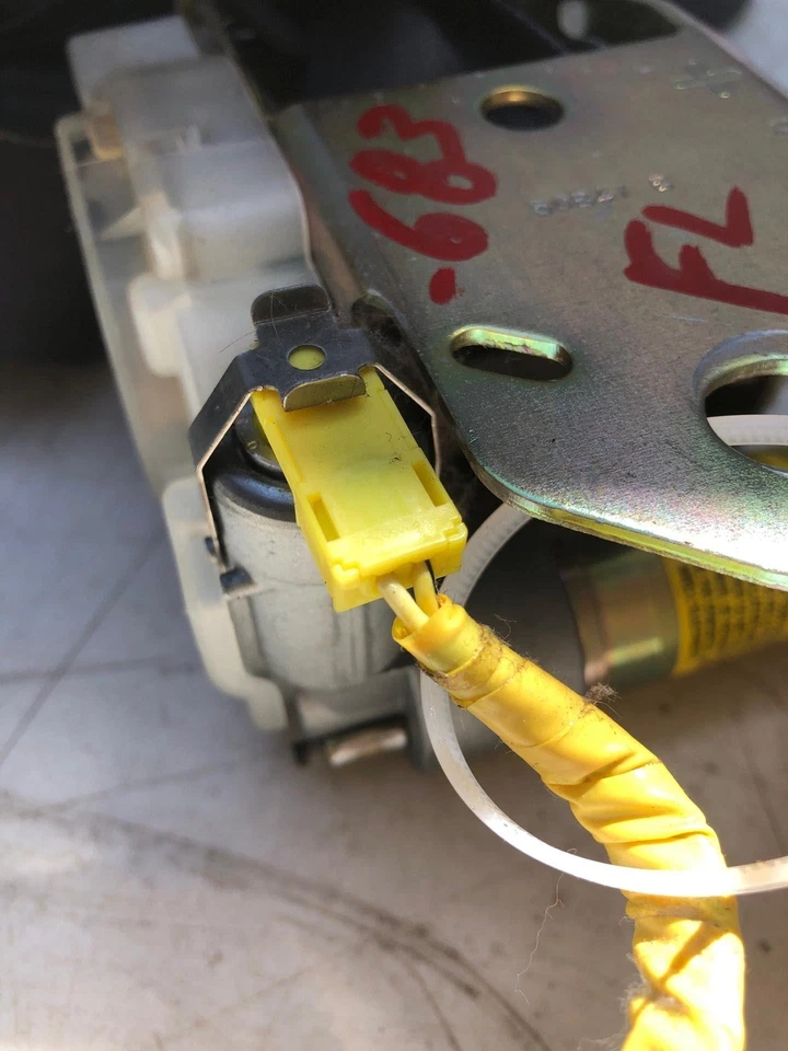 2001 年 2002 雪佛兰 GEO PRIZM 前座皮带收回器安全驾驶员左侧 — 第 3/4 张图片