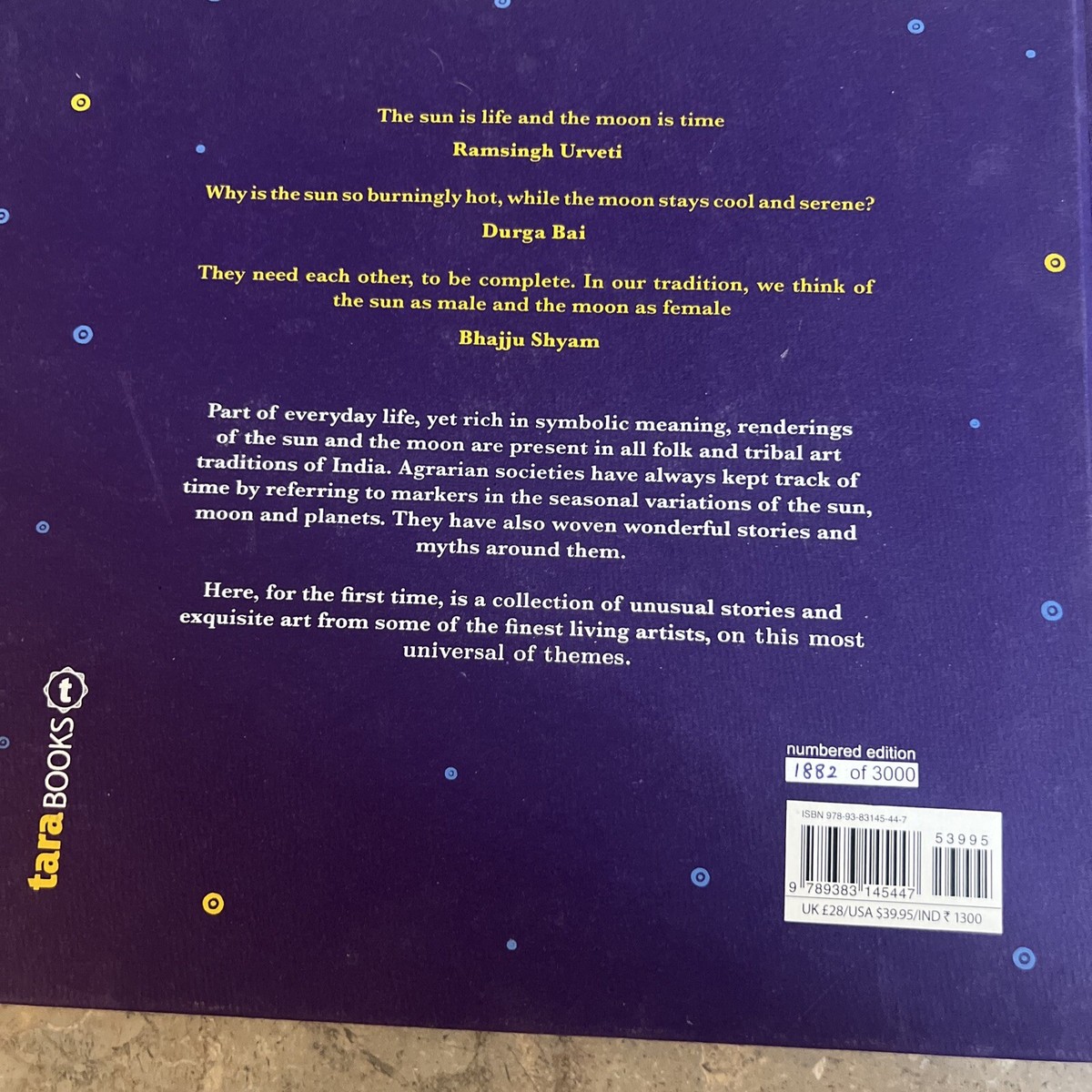 Sun and Moon: Folk Tales タラブックス Sun and Moon Folks Tales By