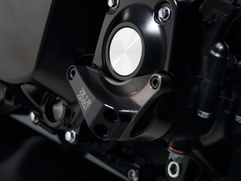 Cache moteur YOSHIMURA Pro Shield pour sécuriser vos road trips en Kawasaki Z900RS