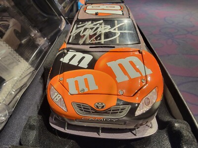 2008 Kyle Busch #18 AUTOGRAPHED - M&M's Halloween - 1/24 ELITE