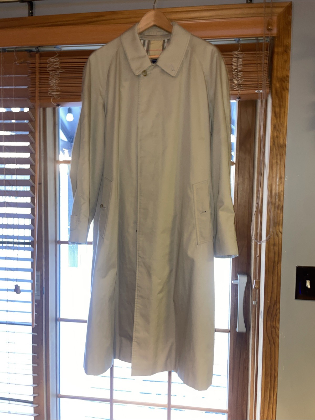 Men's Burberry Of London  Tan Beige Trench coat Size 54 Long Plaid Lined EUC