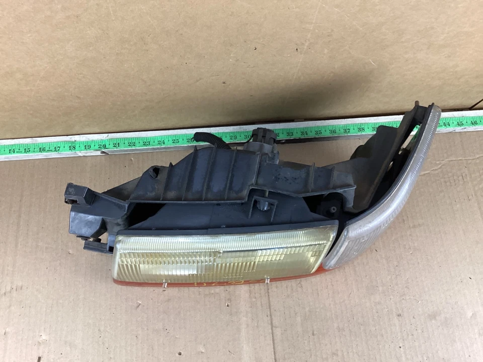 1991 - 1995 Dodge Caravan conjunto de farol dianteiro esquerdo do lado do motorista - Imagem 3 de 4