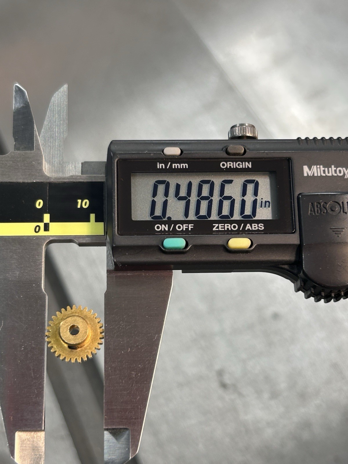 QTY 1 TRADESHIP 64 PITCH BRASS PINION GEAR 29 TEETH TOOTH SLOT CAR .091” BORE