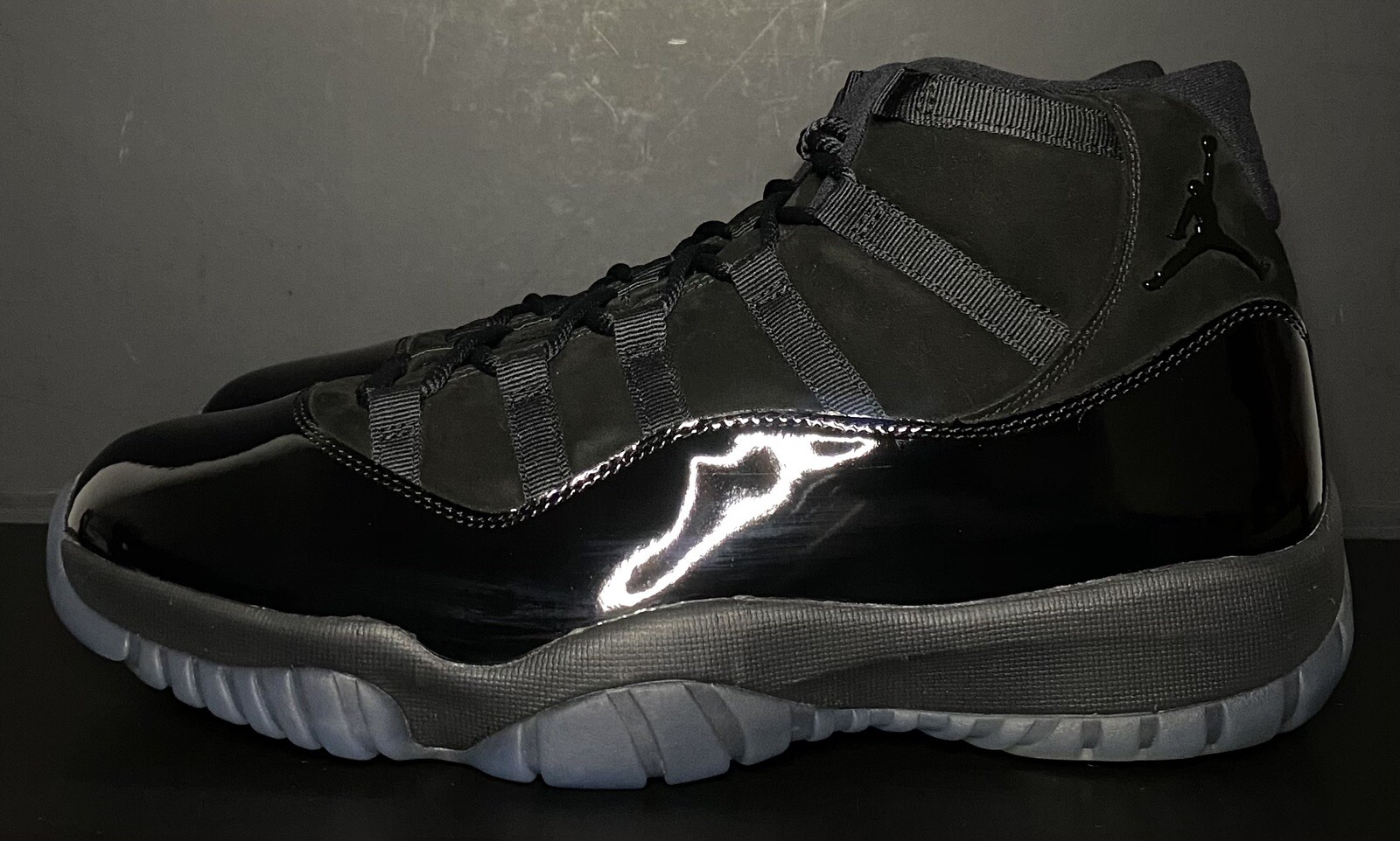 jordan retro 11 cap and gown men's shoe