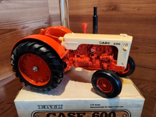 NEW ERTL 1:16 SCALE CASE 600 DIE-CAST TRACTOR IN OPEN BOX MADE IN USA IN 1986 - Picture 2 of 14