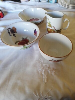 3 Royal Worcester Evesham Gold Schalen & Evesham Vale Milchkännchen Kanne 