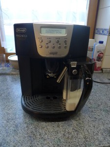 DeLonghi ESAM4500.B Magnifica Kaffeevollautomat Cappuccinatore schwarz gebraucht